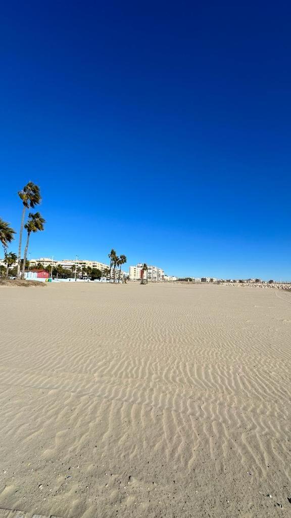 Playa De Los Naufragos Cozy Apartment With Pool Torrevieja Eksteriør billede