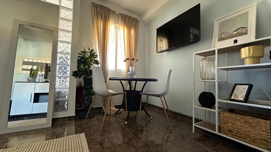 Playa De Los Naufragos Cozy Apartment With Pool Torrevieja Eksteriør billede